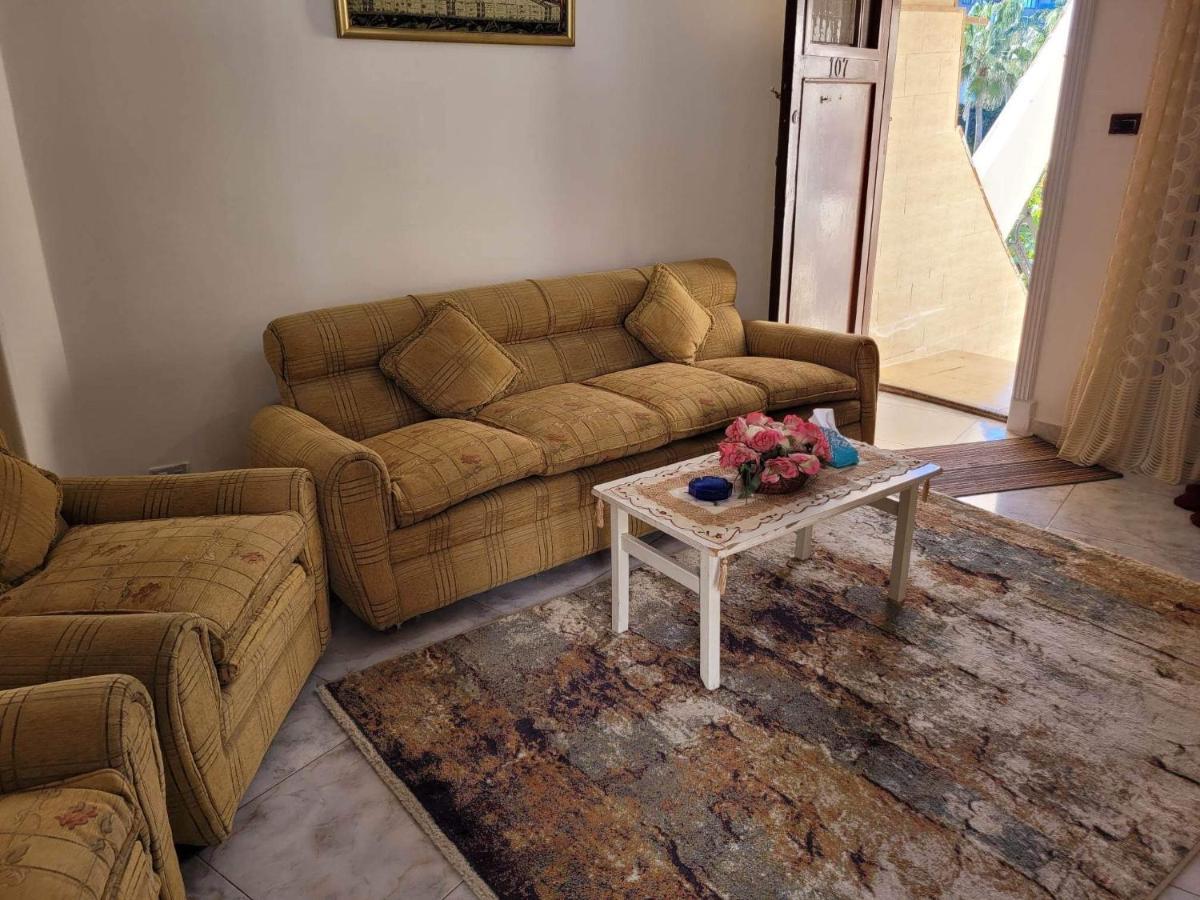 Sea View Garden Retreat: Family-friendly Luxury