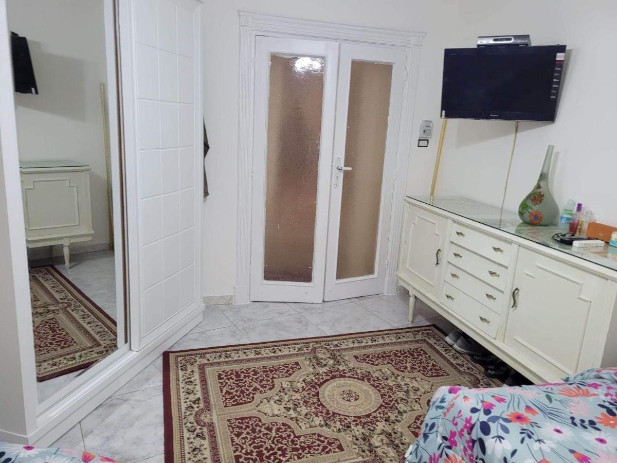Sea View Garden Retreat: Family-friendly Luxury Apartment
